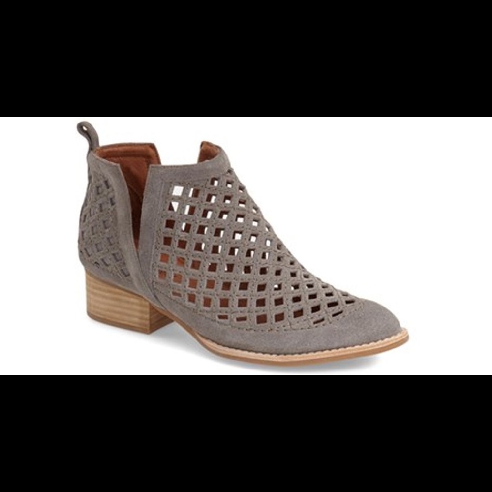 📚NWOT Jeffrey Campbell Taupe Taggart Booties